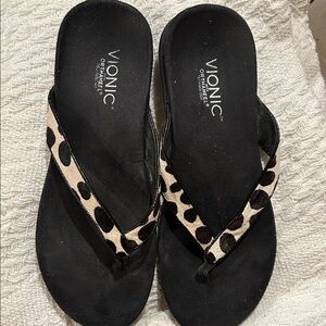 Vionic Black Flip Flop Sandals with Animal Print Polka Dot Straps. Size 8
